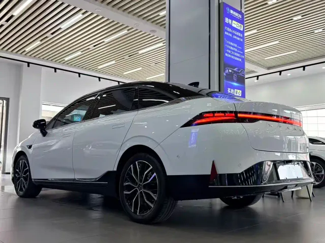 Xpeng P5 — Фото автомобиля 4