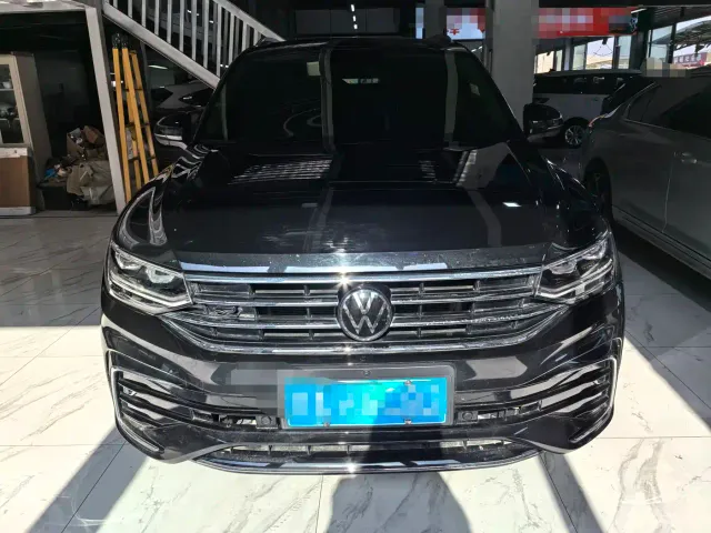 Volkswagen Tiguan L — Фото автомобиля 2