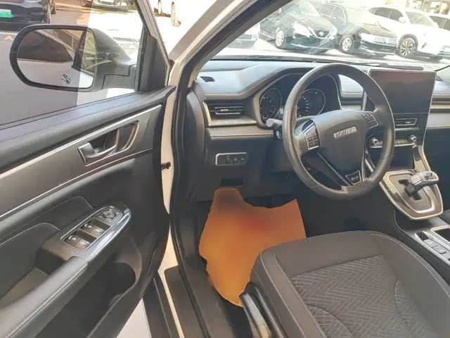 Haval M6 — Фото автомобиля 15