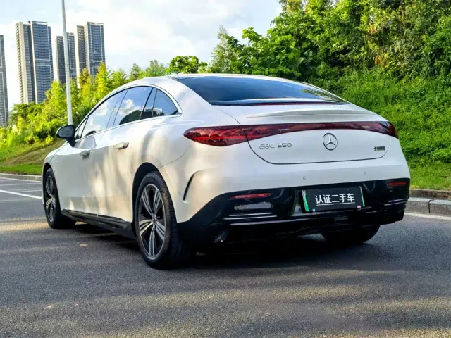 Mercedes-Benz EQE — Фото автомобиля 5
