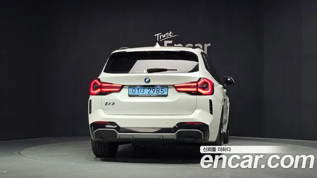 Фотография автомобиля — BMW iX3