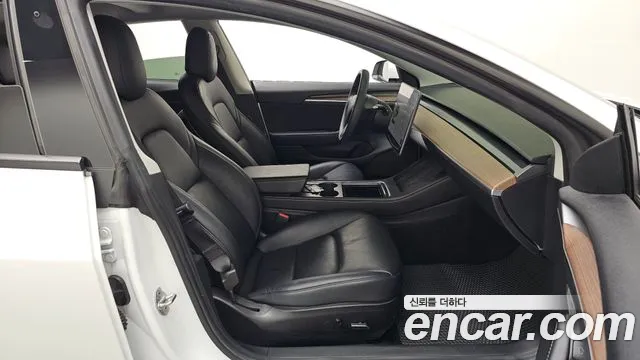 Tesla Model 3 — Фото автомобиля 10