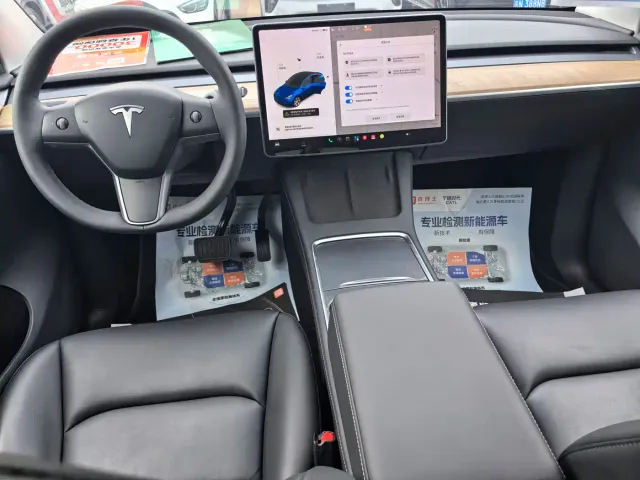 Tesla Model Y — Фото автомобиля 8