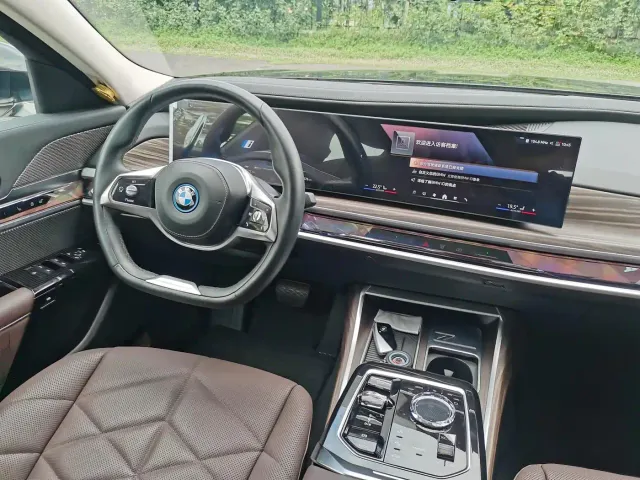 BMW BMW i7 2023 eDrive50L Leading Luxury Package — Фото автомобиля 20