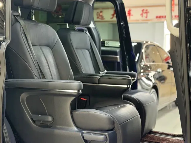 GAC Trumpchi Trumpchi M8 2023 Leading Series 390T Prestige Edition — Фото автомобиля 17
