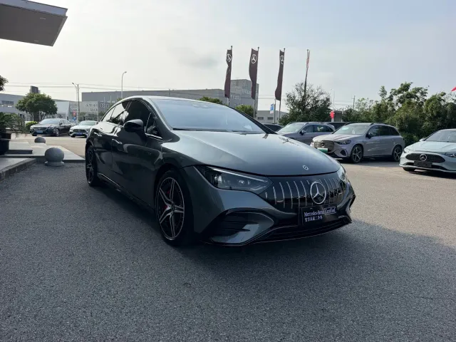Mercedes-Benz EQE AMG — Фото автомобиля 3