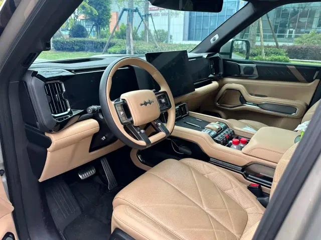 Fang Cheng Bao Leopard 8 2025 Smart Brave Flagship Drone Edition 7-seater — Фото автомобиля 2