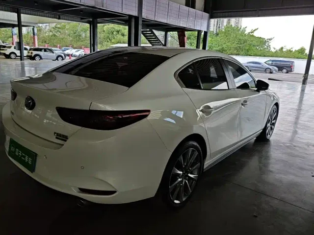 Mazda Axela — Фото автомобиля 6