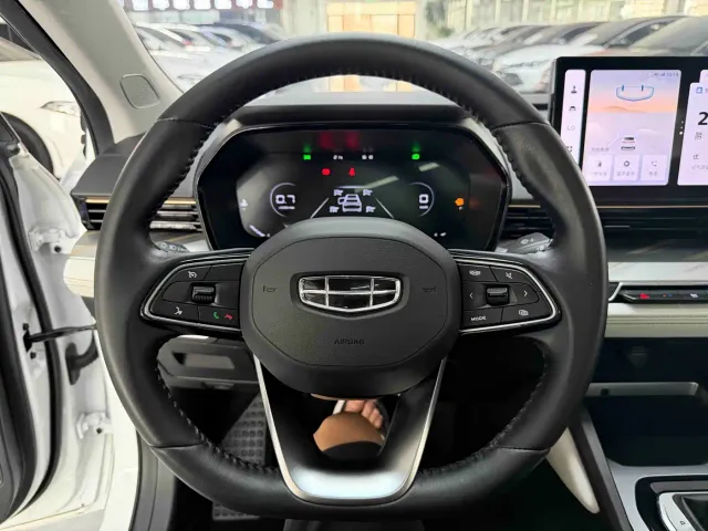 Geely Emgrand L — Фото автомобиля 12