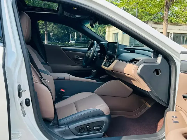Lexus ES — Фото автомобиля 17