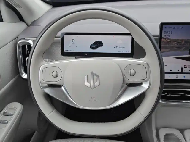 Leapmotor B10 — Фото автомобиля 15