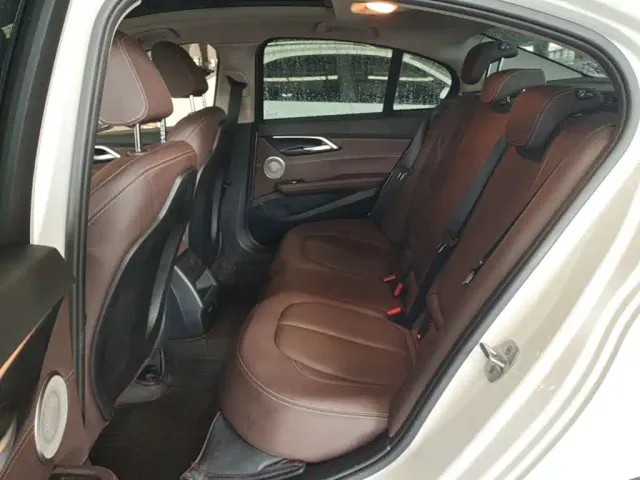 BMW 1 Series — Фото автомобиля 16