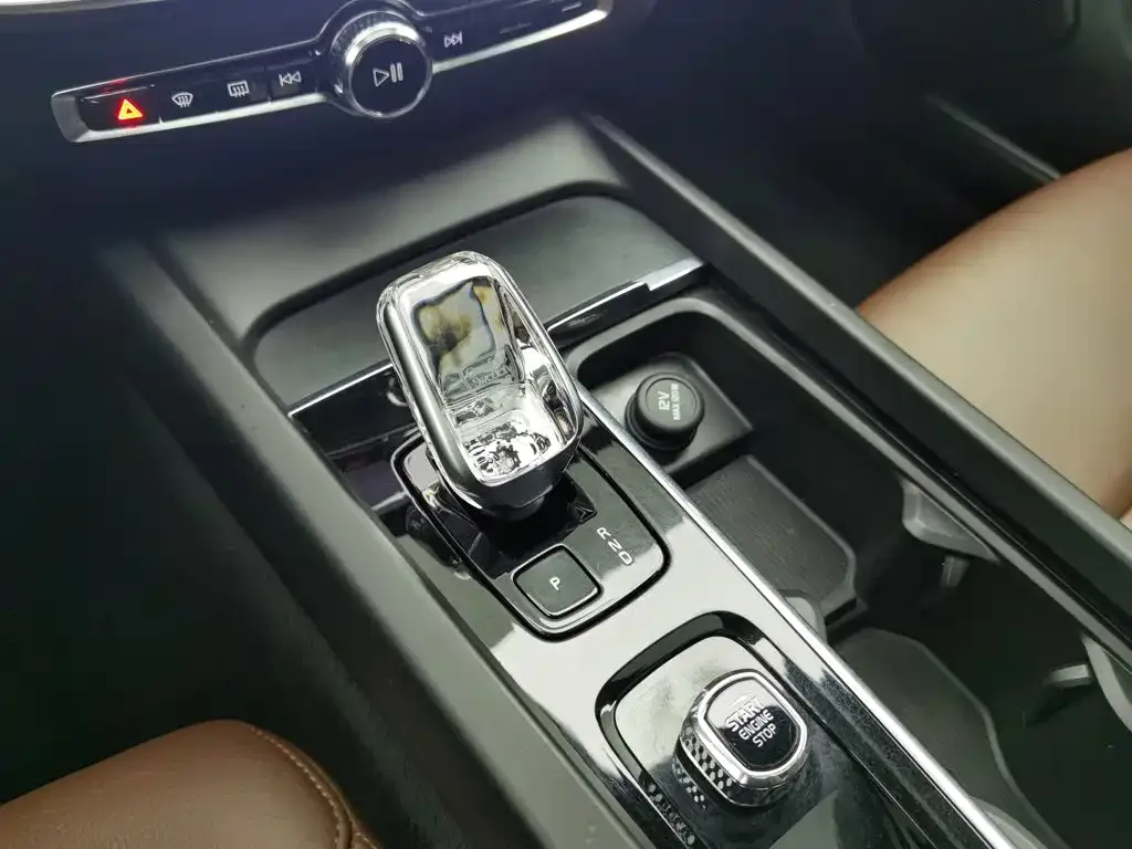 Volvo Volvo S60 2023 B4 Smart Comfort Luxury Edition — Фото автомобиля 13