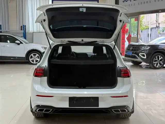 Volkswagen Golf — Фото автомобиля 23