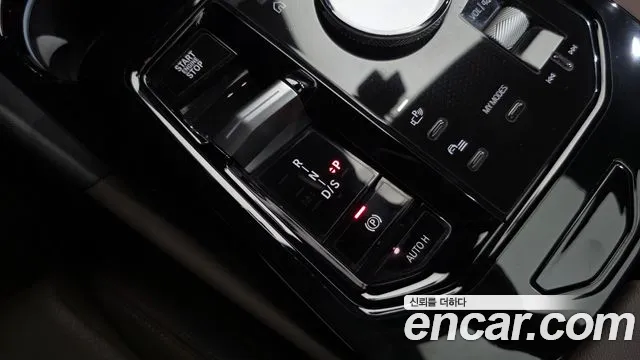 BMW 5 Series G60 — Фото автомобиля 9