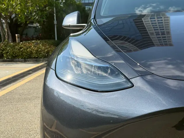 Tesla Model Y — Фото автомобиля 12
