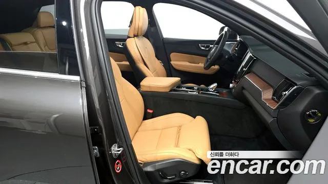 Вольво XC60 — Фото автомобиля 24
