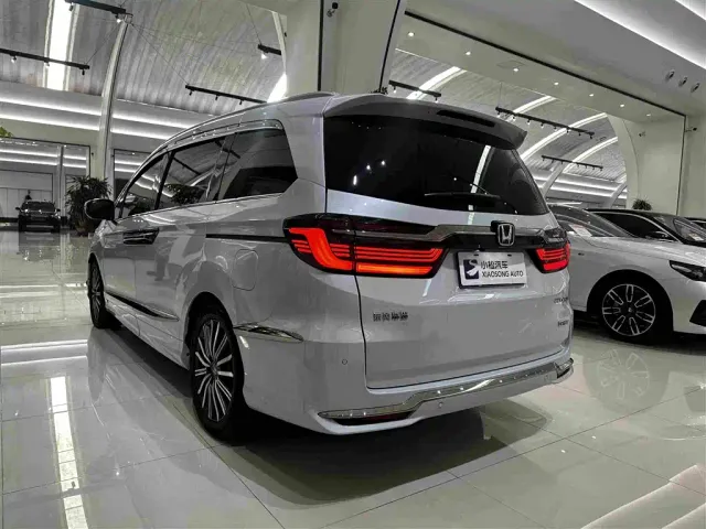 Honda Elysion — Фото автомобиля 4