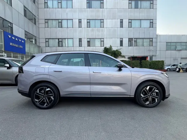 Volvo XC70 Plug-in Hybrid — Фото автомобиля 2