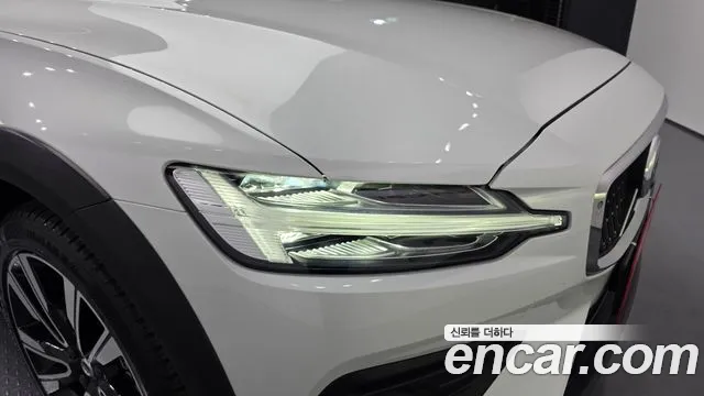 Вольво V60 V60 Cross Country 2 поколение B5 Ultimate AWD — Фото автомобиля 21