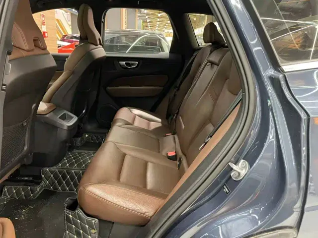 Volvo XC60 — Фото автомобиля 2
