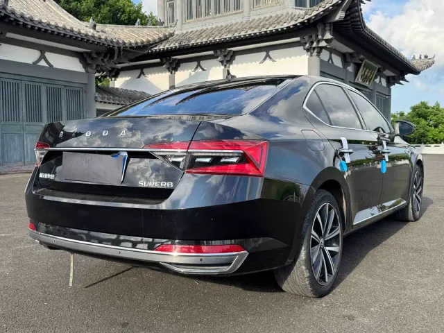 Skoda Superb — Фото автомобиля 6