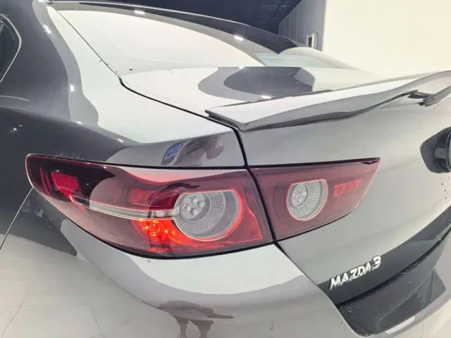 Mazda Axela — Фото автомобиля 15