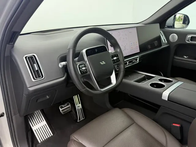 Li Auto L8 — Фото автомобиля 14
