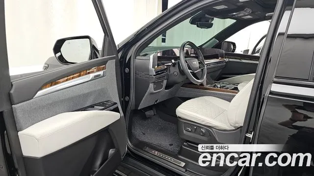 Cadillac Escalade — Фото автомобиля 15