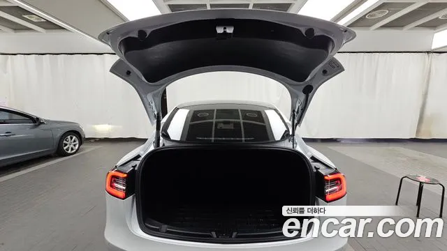 Tesla Model 3 — Фото автомобиля 6