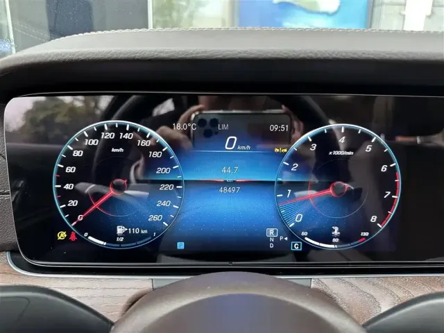 Mercedes-Benz E-Class — Фото автомобиля 16
