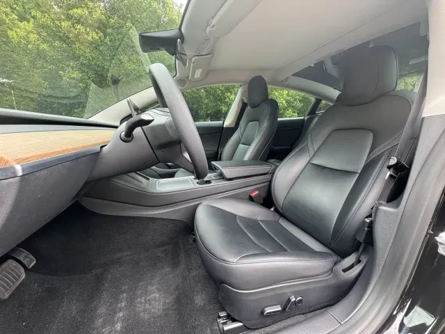 Tesla Model 3 — Фото автомобиля 8