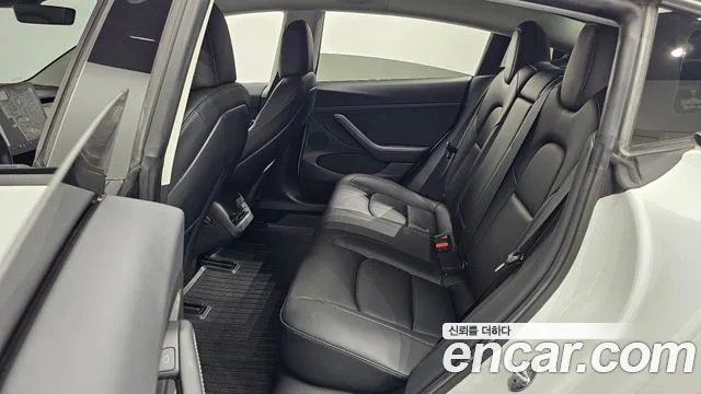 Tesla Model 3 — Фото автомобиля 11