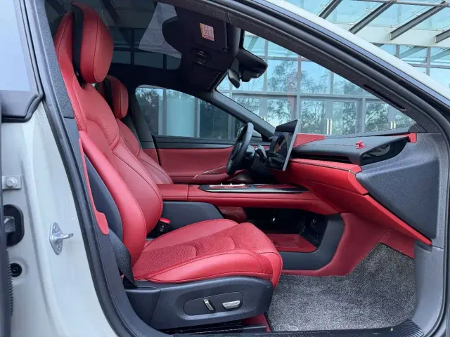 Xiaomi SU7 — Фото автомобиля 9