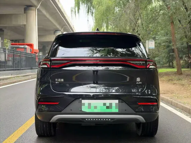 BYD Tang — Фото автомобиля 9