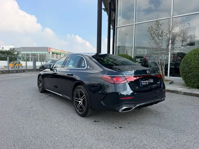 Mercedes-Benz E-Class — Фото автомобиля 11