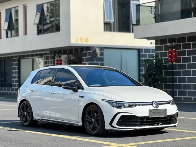 Volkswagen Golf — Фото автомобиля 3