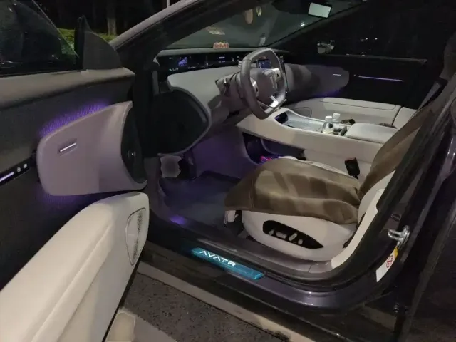 Avatr Avatr 12 2025 Ultra Pure Electric AWD — Фото автомобиля 12
