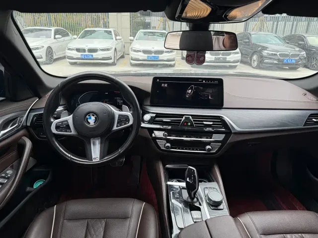 BMW 5 Series — Фото автомобиля 24