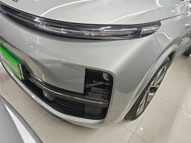 Li Auto L8 — Фото автомобиля 23