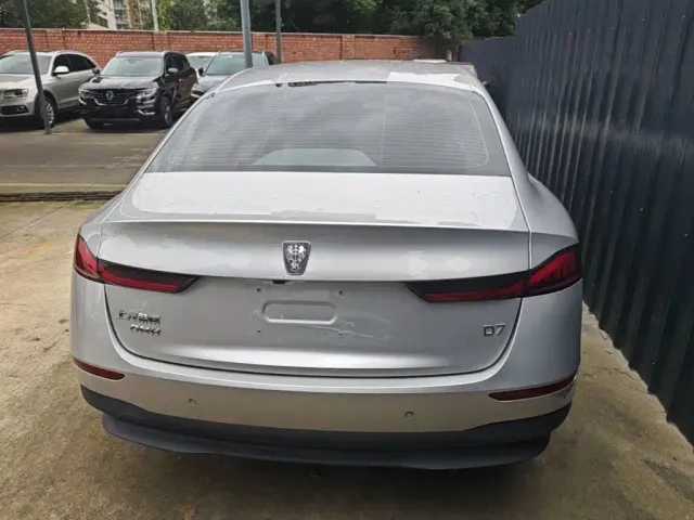 Roewe D7 — Фото автомобиля 5