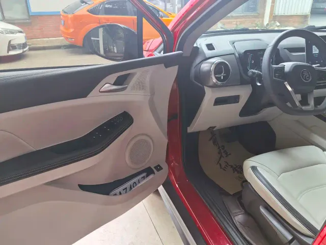 BYD Yuan Pro — Фото автомобиля 4