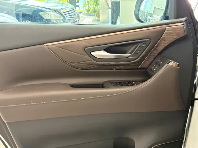 Toyota Alphard — Фото автомобиля 4