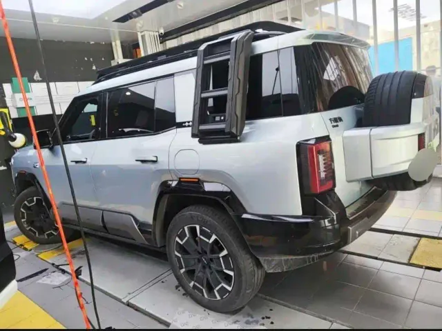 BYD FangChengBao Leopard 8 — Фото автомобиля 5