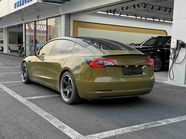 Tesla Model 3 — Фото автомобиля 6