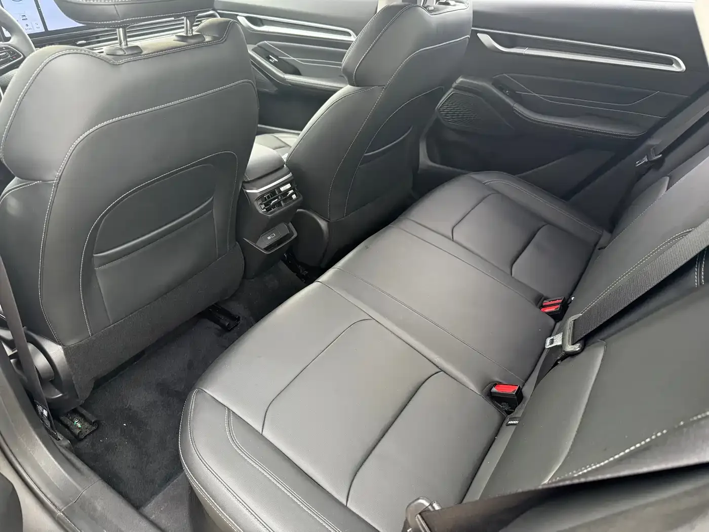 Geely Emgrand 2025 4th Gen 1.5L CVT Soaring Dragon Edition — Фото автомобиля 10