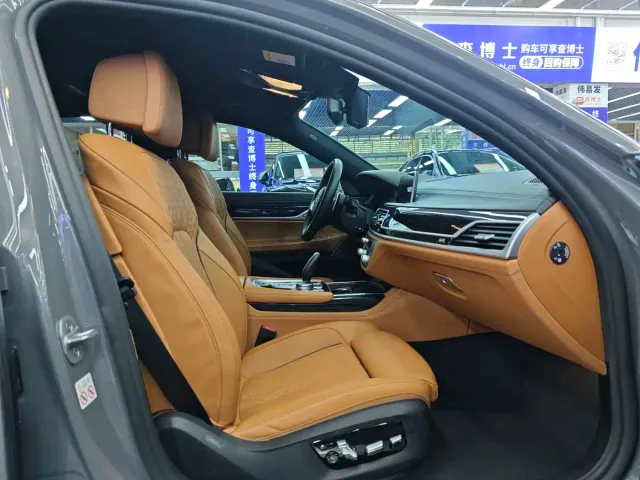 BMW 7 Series — Фото автомобиля 7