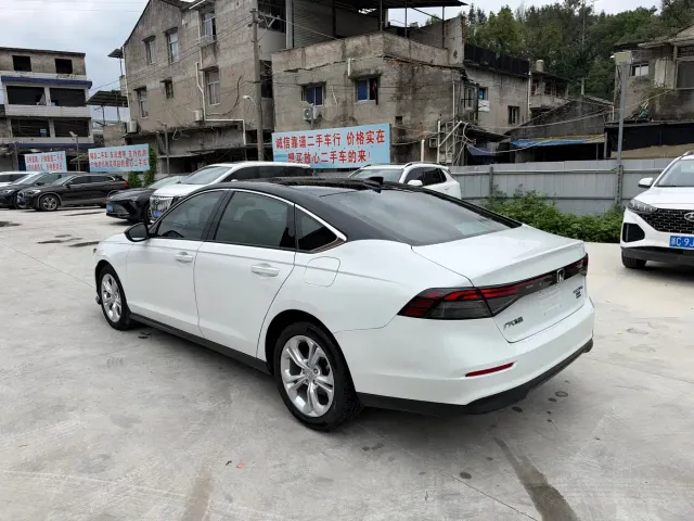Honda Accord — Фото автомобиля 3