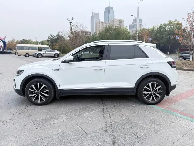 Volkswagen T-Roc — Фото автомобиля 2