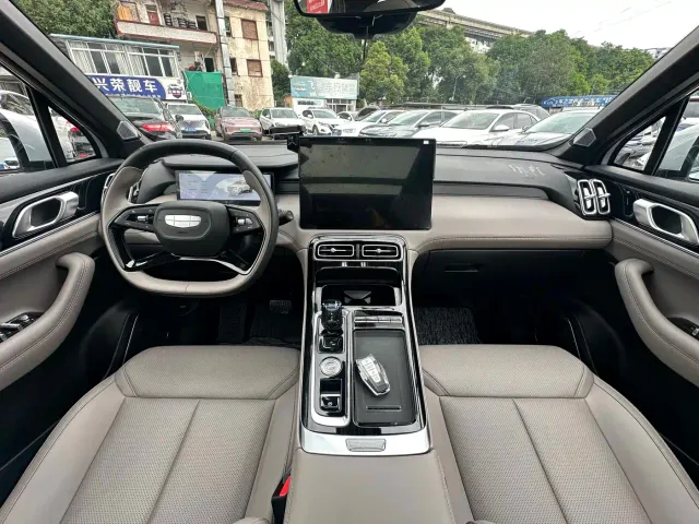 Geely Boyue L — Фото автомобиля 15